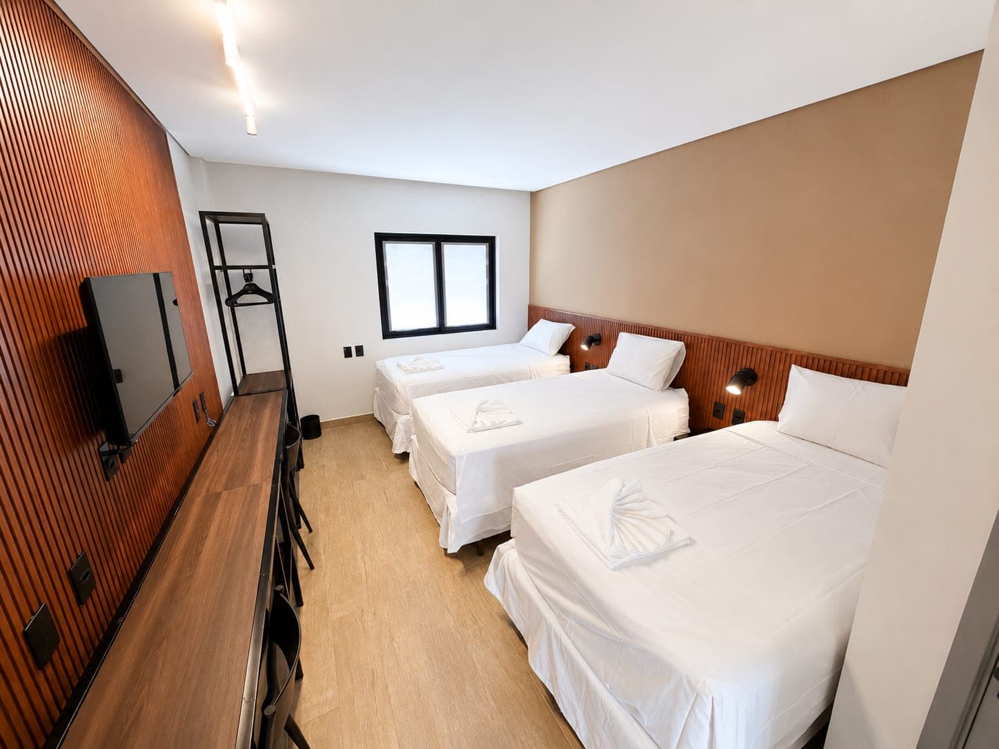 Apartamento Triplo Twin com três camas de solteiro e Smart TV